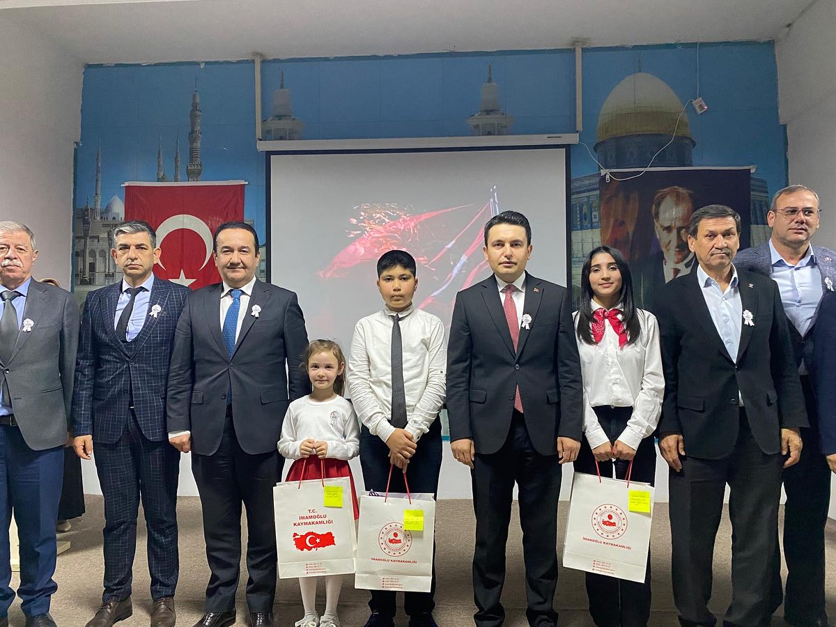 Kaymakamımız Sn. Osman ŞAHİN, kurum amirlerimiz ile birlikte “12 Mart İstiklal Marşının Kabulü ve Mehmet Akif ERSOY’u Anma Günü”programına katıldı. 