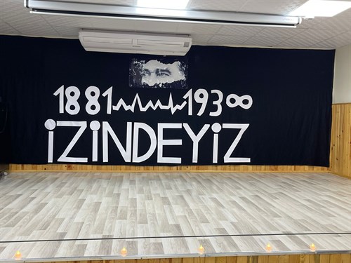 Kaymakam Sn. Mehmet AKSU ve İlçe protokolü, Cumhuriyet Ortaokulu'nda düzenlenen 10 Kasım Atatürk'ü Anma Günü programına katıldılar.